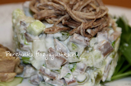 оливье с сухариками рецепт. olive yazik salat. оливье с сухариками рецепт фото. оливье с сухариками рецепт-olive yazik salat. картинка оливье с сухариками рецепт. картинка olive yazik salat. Даже добавление такого компонента, как сухарики, способно изменить расстановку сил в этом салате Оливье.